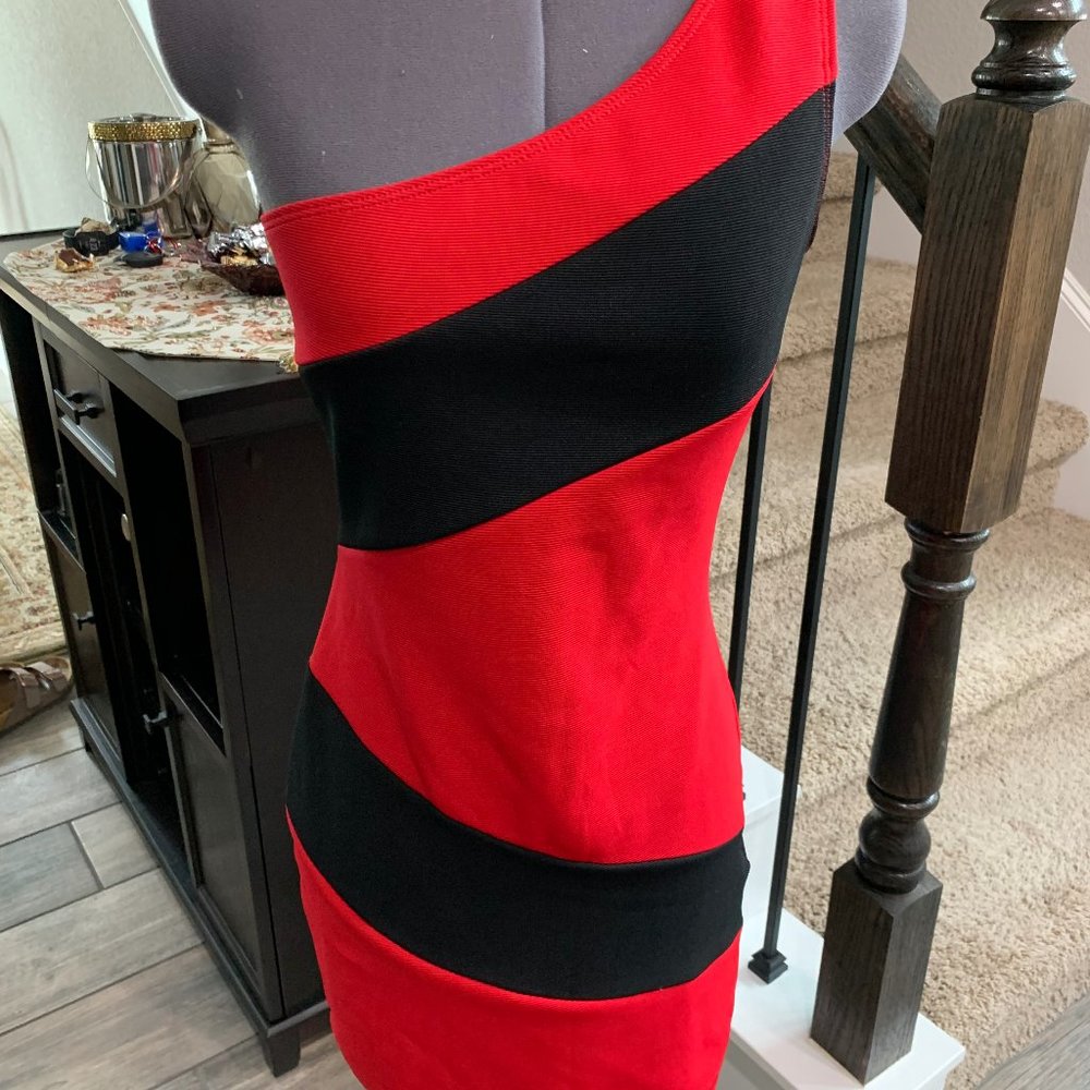 Worn once! Guess One Shoulder Dress Black & Red